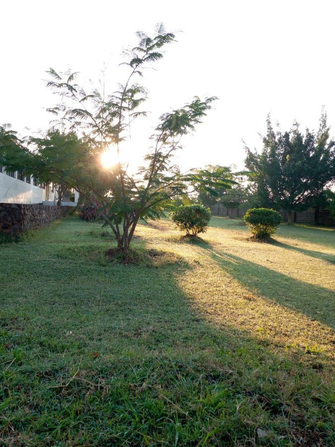 Kisumu Country Club Hotel ภายนอก รูปภาพ